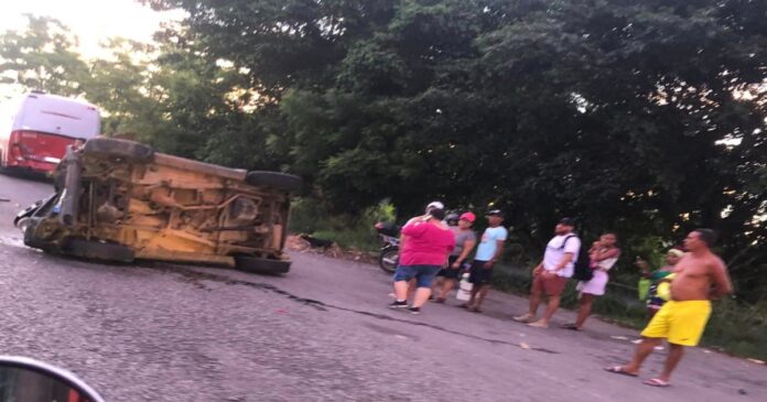 Accidente mortal en Autopista Nacional entre un óminbus, un carro y una carreta de bueyes