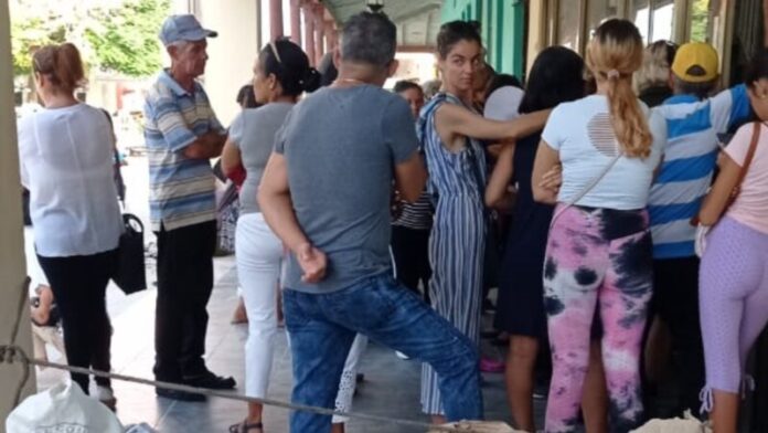 Marrero responde a críticas a la bancarización mientras cubanos se quejan: es “un mecanismo diabólico” (VIDEO)