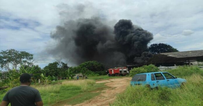 Incendio destruye taller del Ministerio de la Construcción en La Habana