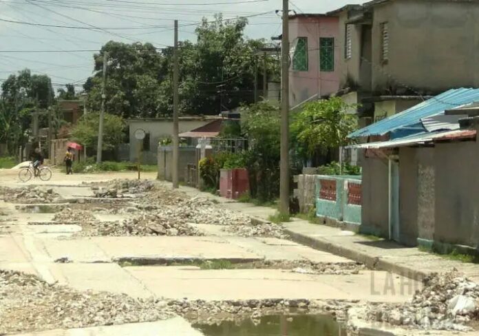 Cubanos se quejan del mal estado de las calles: “Hay huecos dondequiera”