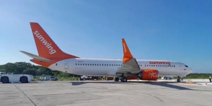 Avión de la aerolínea Sunwing se sale de la pista antes del despegue en Holguín