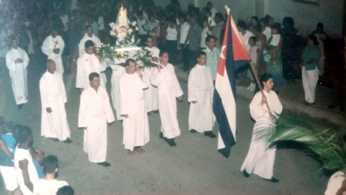 Prohíben procesión nocturna de la Caridad y sacerdote protesta: luego se quejan cuando decimos que esto se llama dictadura