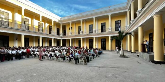 Comienza nuevo curso escolar en Cuba con escasez de materiales y falta de maestros