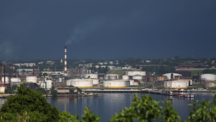 Cubanos critican respuesta tardía de CUPET a quejas por olor a gas en La Habana