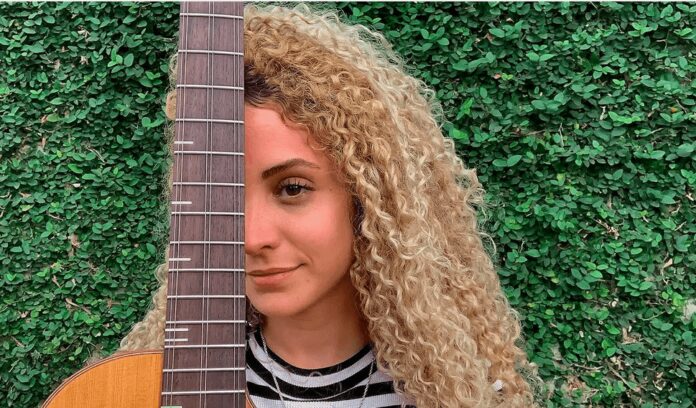 Cuban Olivia Solera, the 1st Female Tres Player at Berklee – Havana Times