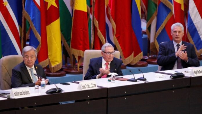 Castro preside Cumbre G77+China; cubanos critican retoques de última hora en plena crisis (FOTOS)