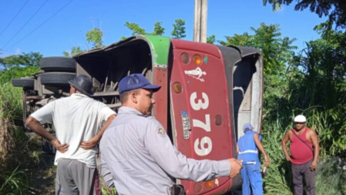 Decenas de heridos tras volcarse un autobús en Managua, La Habana