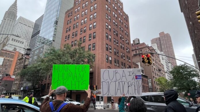 Cubanos protestan contra Díaz-Canel en Nueva York (Video+Fotos)