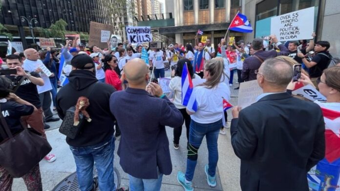 Exiliados marchan en Nueva York contra el comunismo y por la libertad para Cuba (VIDEO + FOTOS)