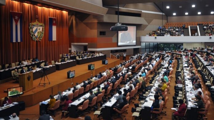 Abogado demandó al Parlamento de Cuba por postergar Ley de Manifestación y fue detenido poco después