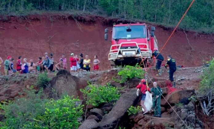 Rescatan a 10 personas en Cuba tras quedarse aisladas por crecida de río