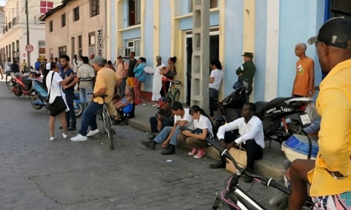 80 mil pesos de límite para qué: crisis de efectivo en Cuba lejos de resolverse 