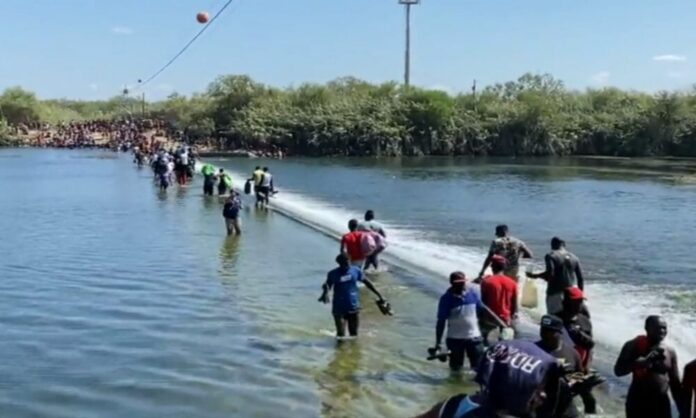 México invita a cancilleres a tratar crisis migratoria en frontera con Estados Unidos