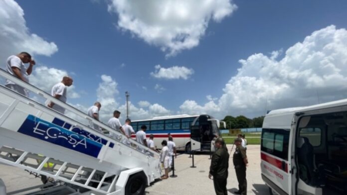 Repatriaciones de cubanos continuarán pese a posible cierre del gobierno