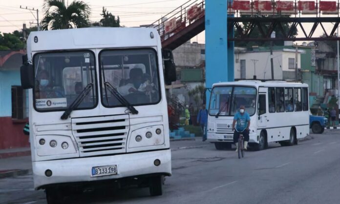 Reducen transporte público en Cuba por crisis de combustible