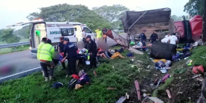 Mueren 10 migrantes cubanos en accidente de tránsito en México