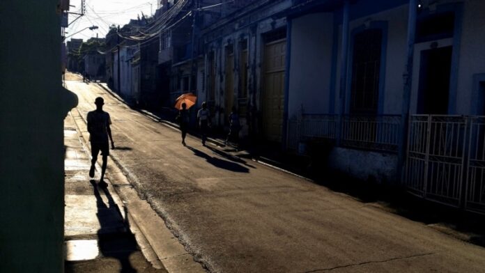 Cubanos de Oriente sienten que “ya están en la opción cero”, a oscuras, con hambre y sin esperanzas