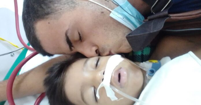 Padre cubano implora ayuda desesperada para conseguir medicinas que salven a su hijo