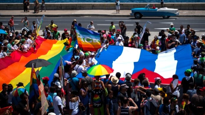 Comunidad LGBTTTIQA+ presenta demandas al Parlamento cubano