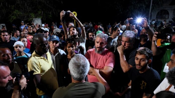 Miedo, rechazo, incapacidad… por qué el Consejo de Estado aplazó asambleas de barrio en Cuba