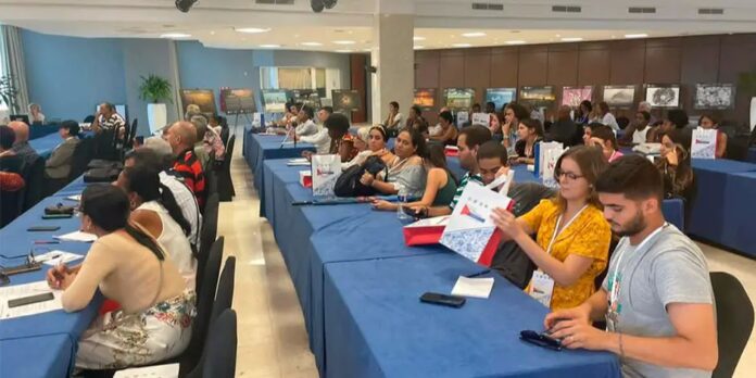 Un centenar de profesores cubanos se preparan para enseñar idioma ruso en la Isla