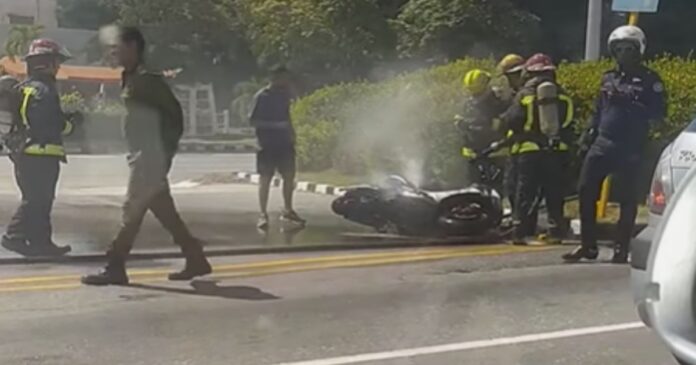 La Habana: se incendia una moto eléctrica en plena calle 