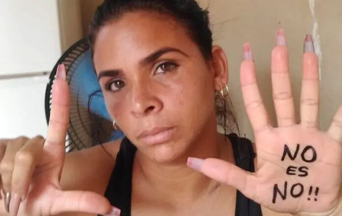 Presa política Lizandra Góngora inicia huelga de hambre tras ser golpeada por la jefa del penal