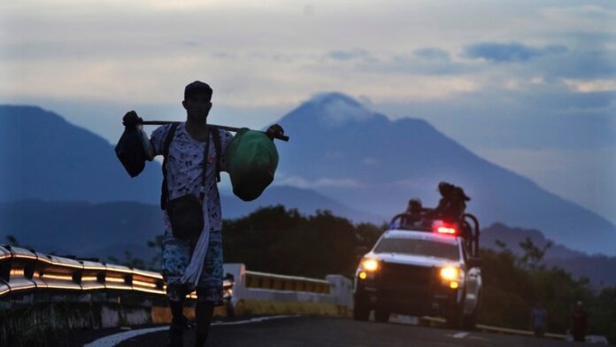 Cubanos varados en México expresan pesimismo ante cumbre sobre migración