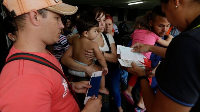 Cubanos podrán iniciar trámites para EEUU desde Ecuador; López Obrador cita a Cuba para cumbre sobre migración