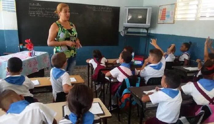 Educación cubana en crisis: déficit de 17.278 maestros