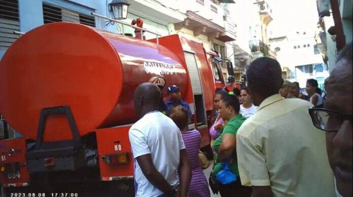 Incendio en La Habana Vieja deja a un hombre hospitalizado