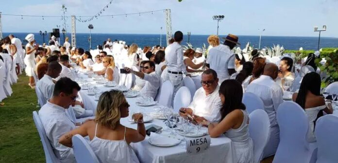 Cena de blanco en una Habana con hambre