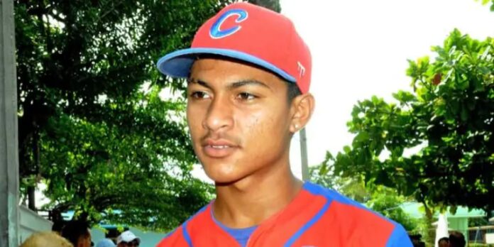 Pelotero del Mundial Sub-15 abandona Cuba