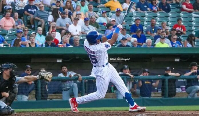 Trazando sueños en el diamante: Félix Stevens Cañizares en busca de las Grandes Ligas