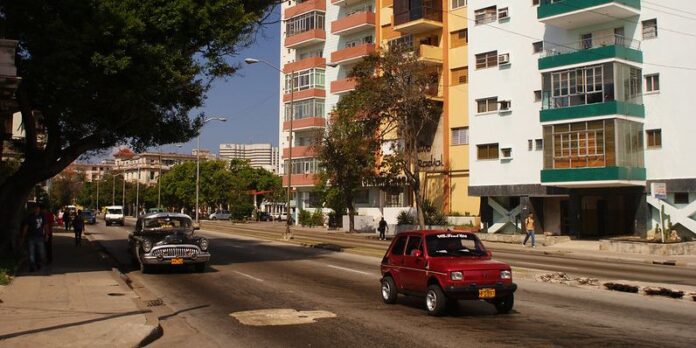 Un paseo por la calle Línea: sus vecinos más famosos