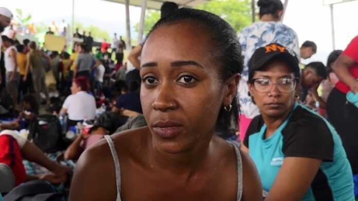 “Estamos entre la vida y la muerte”, dice cubana sobre caravana de migrantes trabada en Huixtla (VIDEO)