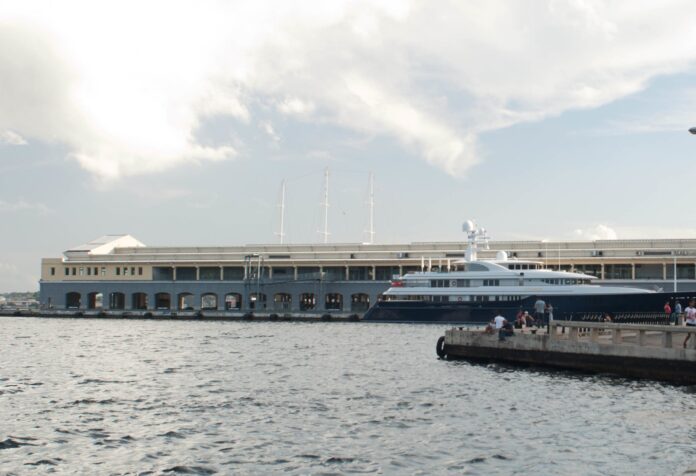 A Visitor to Havana Bay, Cuba – Photo of the Day – Havana Times