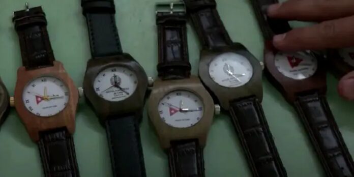 Mypime cubana crea relojes con materiales reciclados