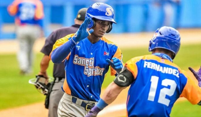 Pelota cubana: Industriales y Sancti Spíritus, líderes de la LECB