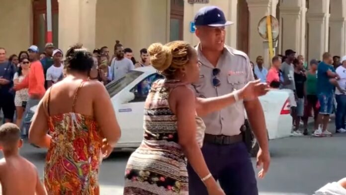 Protesta en La Habana Vieja por escasez de agua