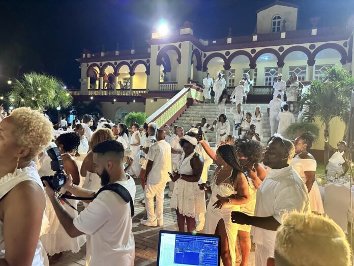 French Elegance vs. Cuba’s Food Crisis: Le Diner en Blanc – Havana Times