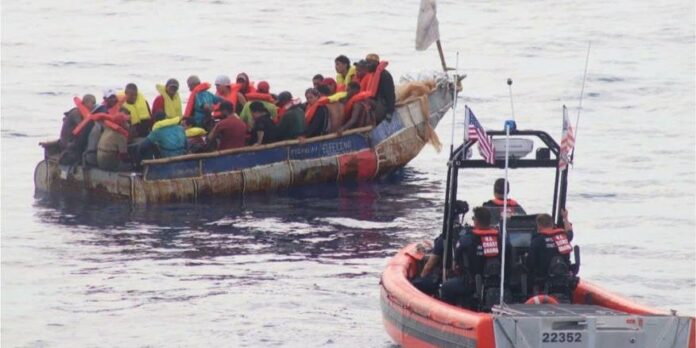 Guardia Costera de EE.UU. retorna a la Isla a 60 migrantes irregulares 