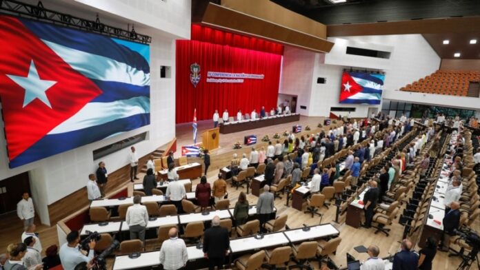 Emigrados cubanos exploran en La Habana “posibilidades de inversión” en conferencia con tinte “patriótico”