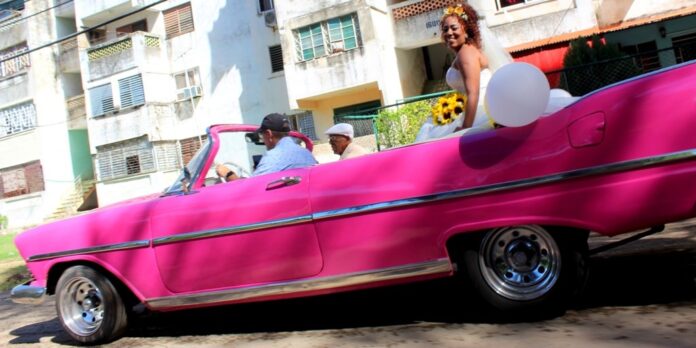 The Daughter of Oshun gets married, Cuba – Photo of the Day – Havana Times