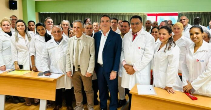 A pesar de la escasez de médicos en la isla, el régimen los envía a Jamaica