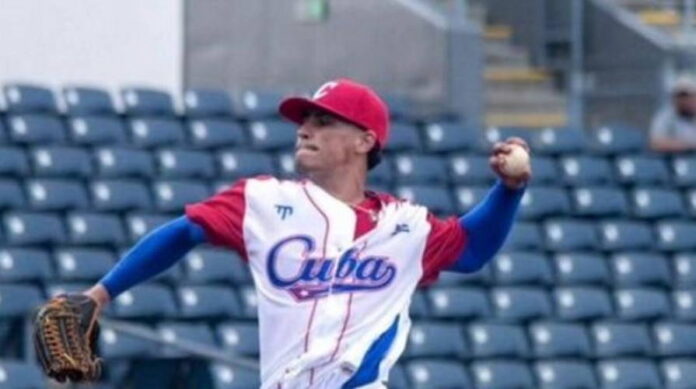 Pitcher cubano de 19 años escapa del Premundial Sub-23 de Nicaragua