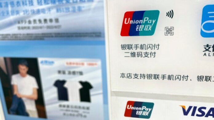 Desesperada por atraer turismo, Cuba habilita sistema para tarjetas electrónicas de China UnionPay