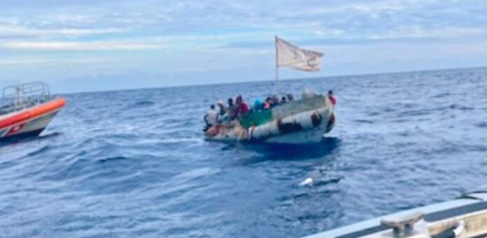 Rescatan a 47 migrantes cubanos tras ocho días en el mar