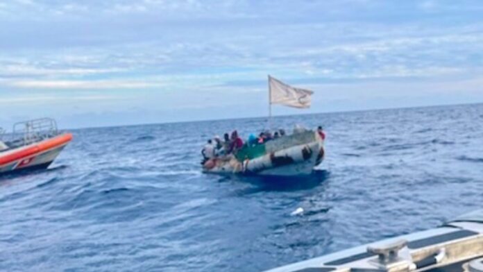 Guardia Costera de EEUU rescata a 47 cubanos tras más de una semana en el mar