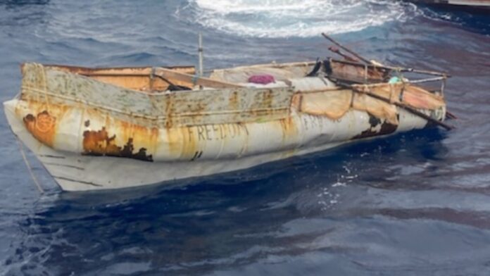 EEUU repatrió a decenas de cubanos que llegaron a los Cayos en una balsa nombrada “Libertad”